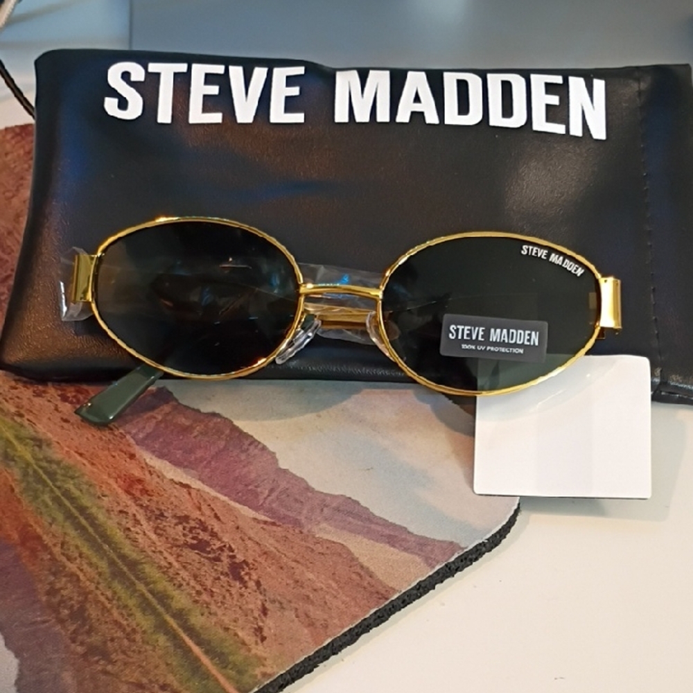 Steve Madden Gold and Black Sunglasses